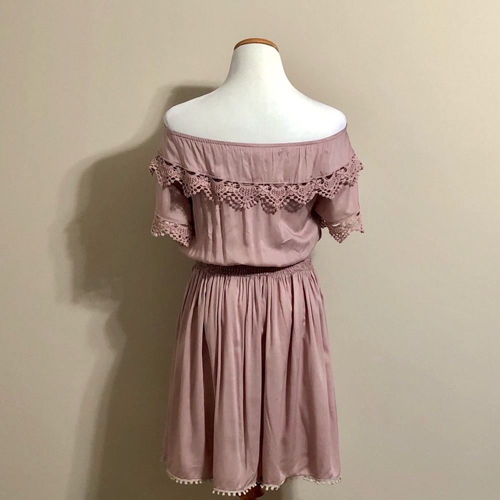 Beautiful Off-the-shoulder Dress - Picture 4 of 7